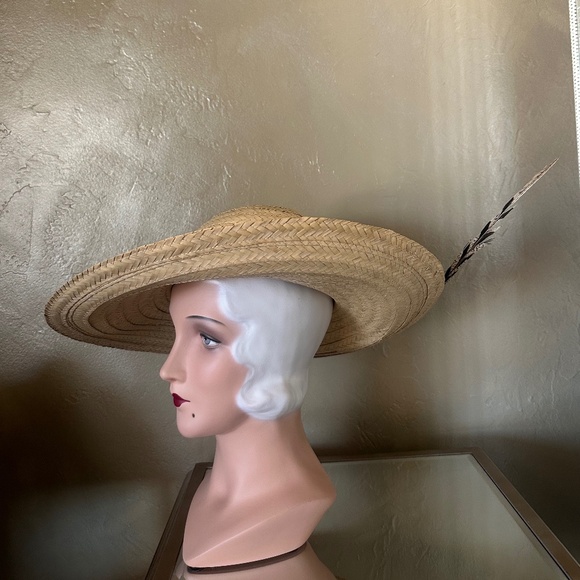 ASTOUNDING VINTAGE STRAW WIDE BRIM HAT + VERY LONG BLACK/IVORY BANDED FEATHER main image 8
